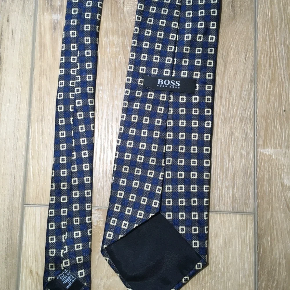 Hugo Boss tie - Picture 5 of 5